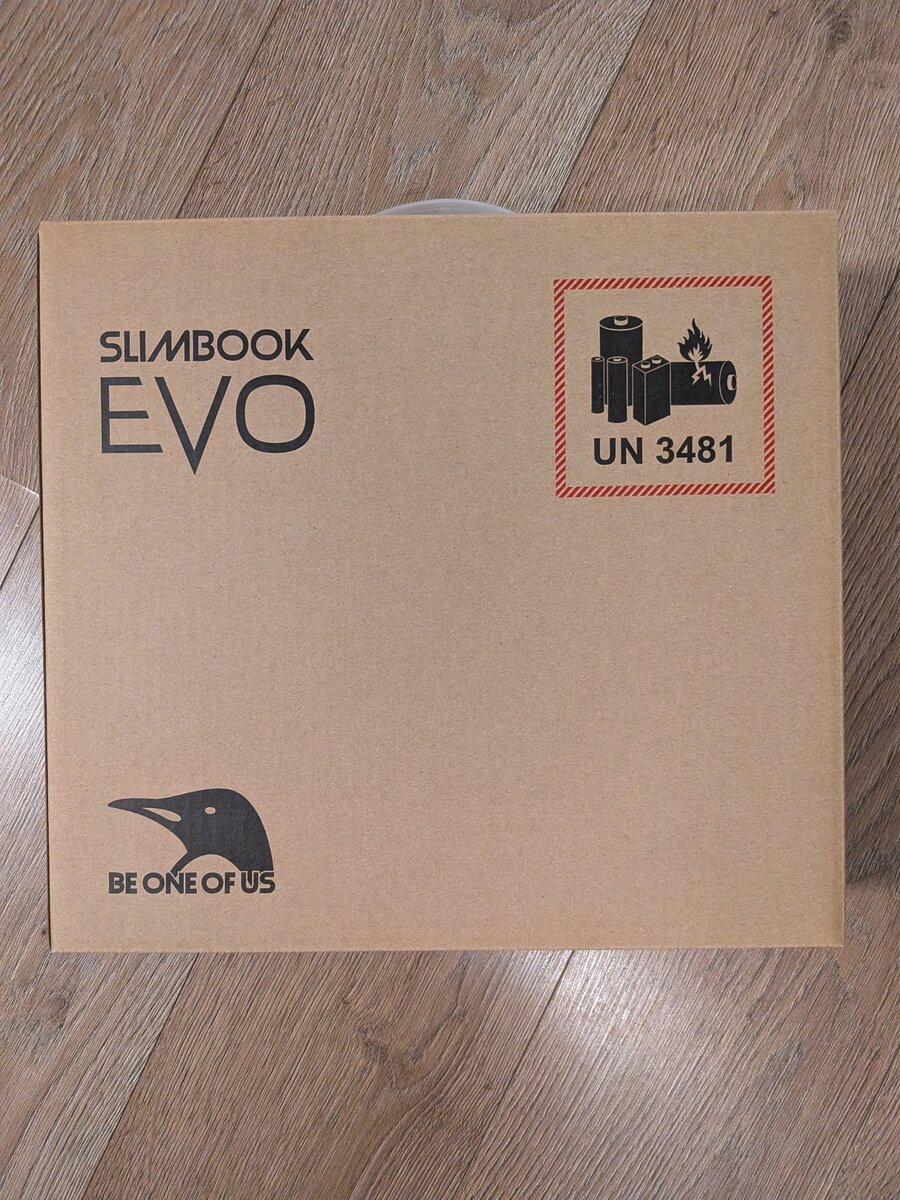 The Slimbook Evo box