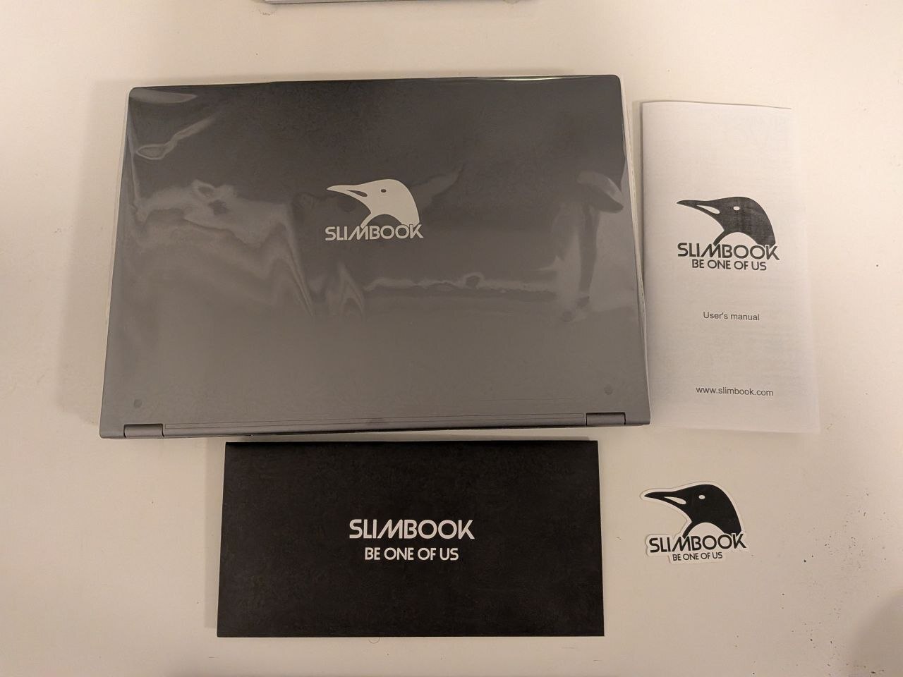 Slimbook Evo 14 unboxed, with the user manual, a card and a sticker